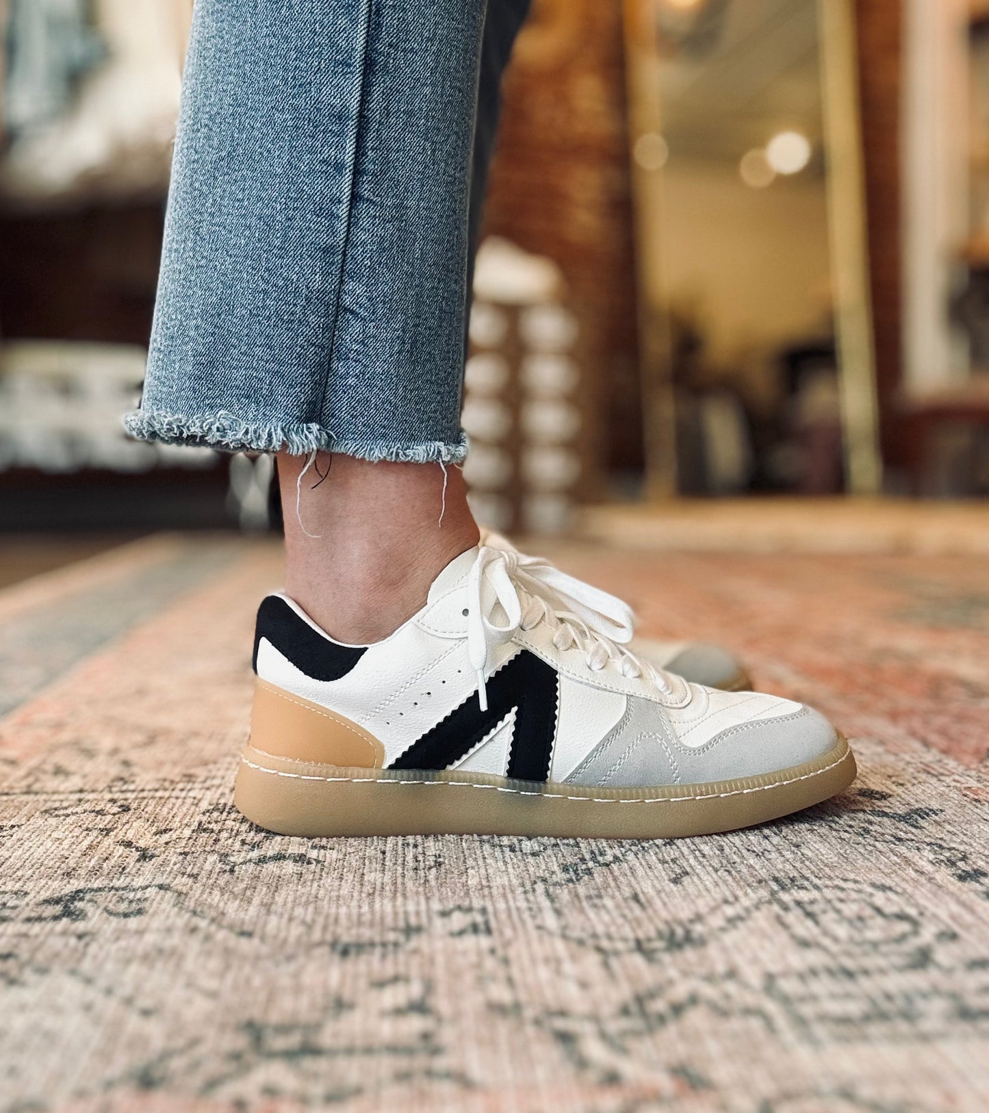 Vesta Sneaker