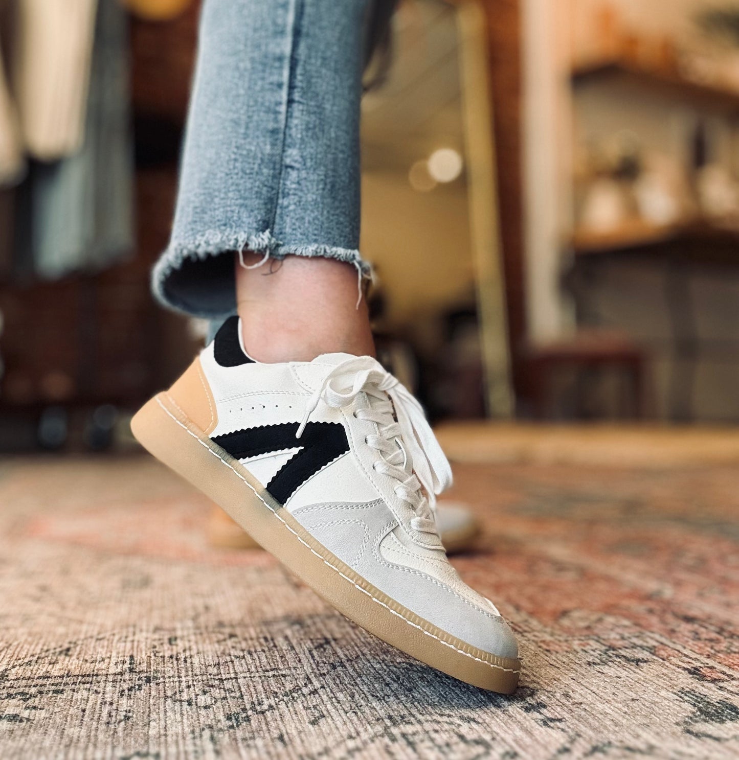 Vesta Sneaker