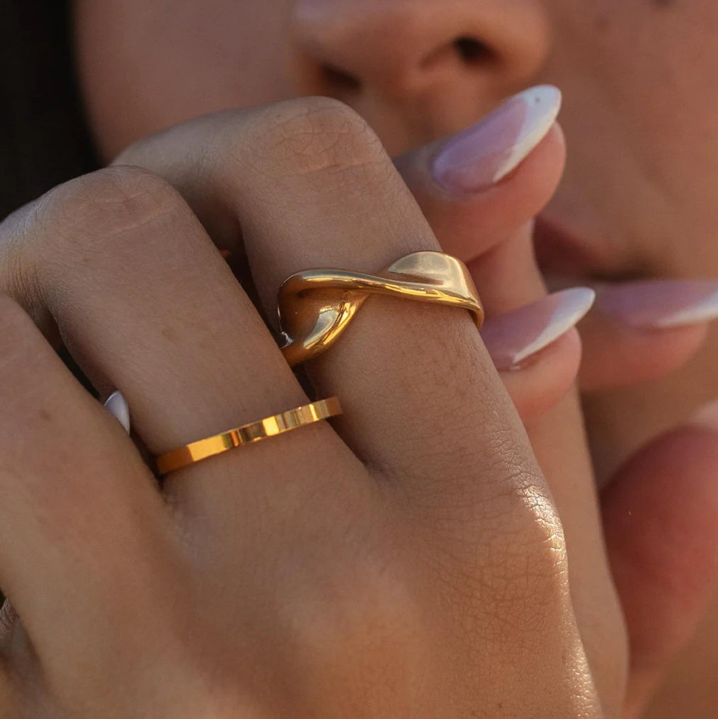 En Pointe Ring